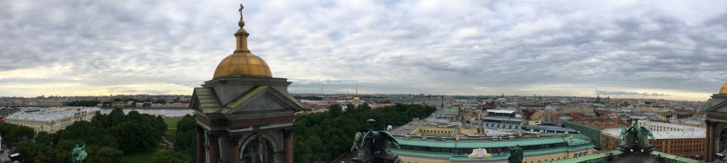 Panorama de Saint Pétersbourg pris depuis les colonnades